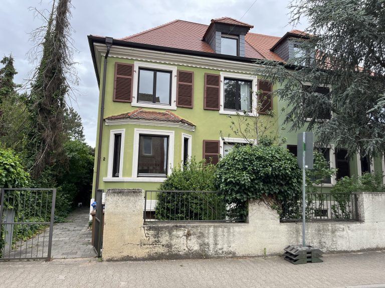 Wohnhaus in Worms-Pfeddersheim mit grüner Fassade